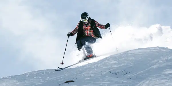 Accident de ski : réglementations, responsabilités et coûts des secours
