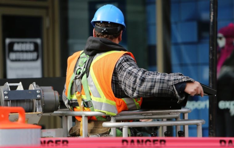 Salaires des ouvriers du bâtiment (+10 salariés) de Corse en 2022