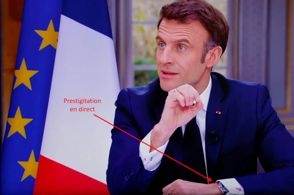 Emmanuel Macron a-t-il enlevé sa montre lors de son interview télévisée ?