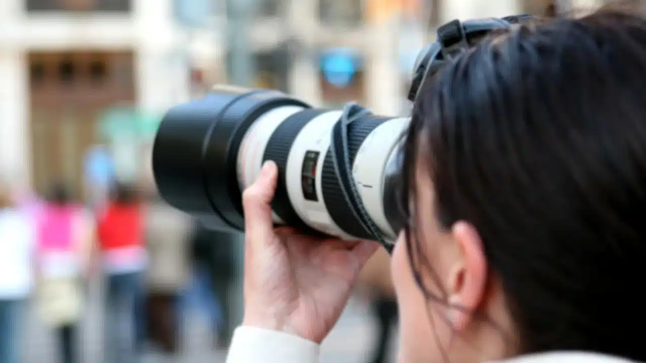 Barème salaires, salaire moyen et salaire minimum des journalistes de la presse d’information spécialisée en 2026